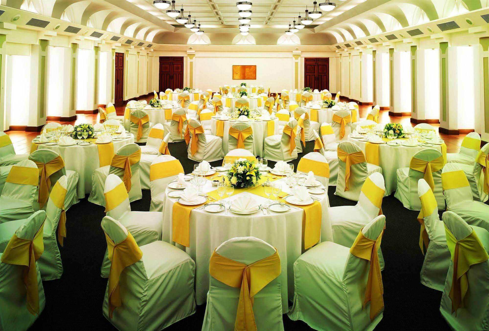 Taj Cidade De Goa Heritage, Goa Santa Cruz Eksteriør bilde A wedding reception at the Royal Thai Navy Convention Center